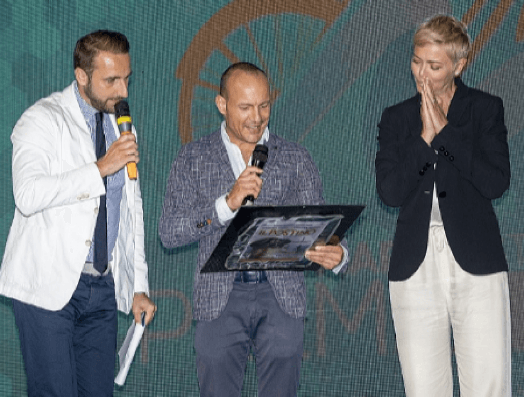 marco de pasquale sul palco del premio troisi a salina
